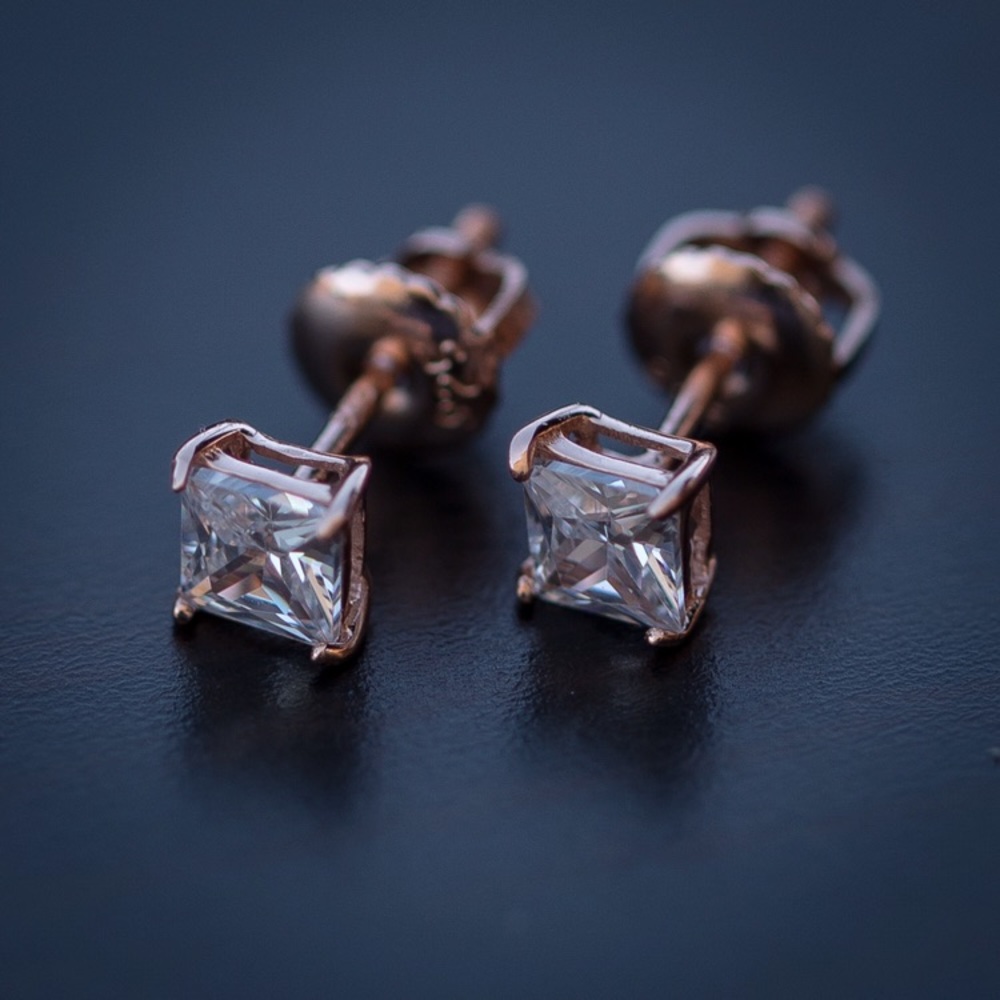Women’s Rose Gold Diamond Stud Earrings